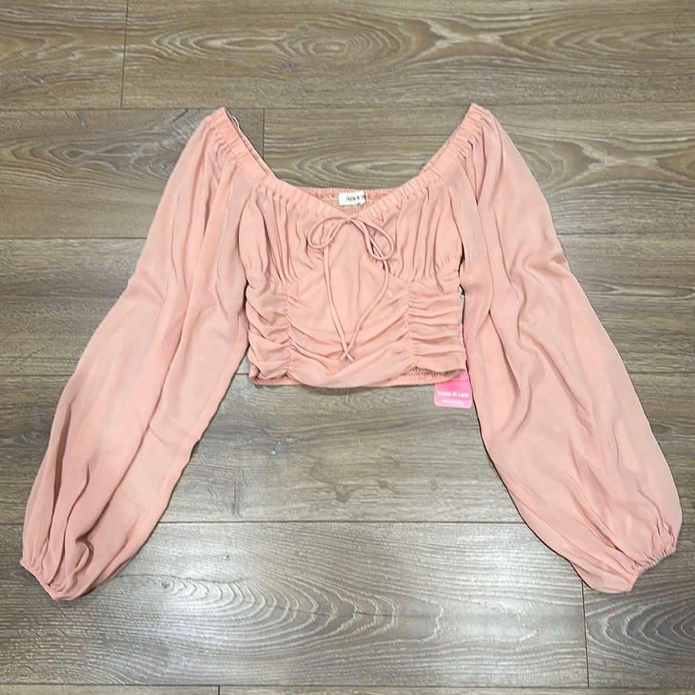 NWT Bubble sleeve ruched cute elastic top